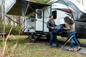 Un camping éco-responsable en pleine campagne.
